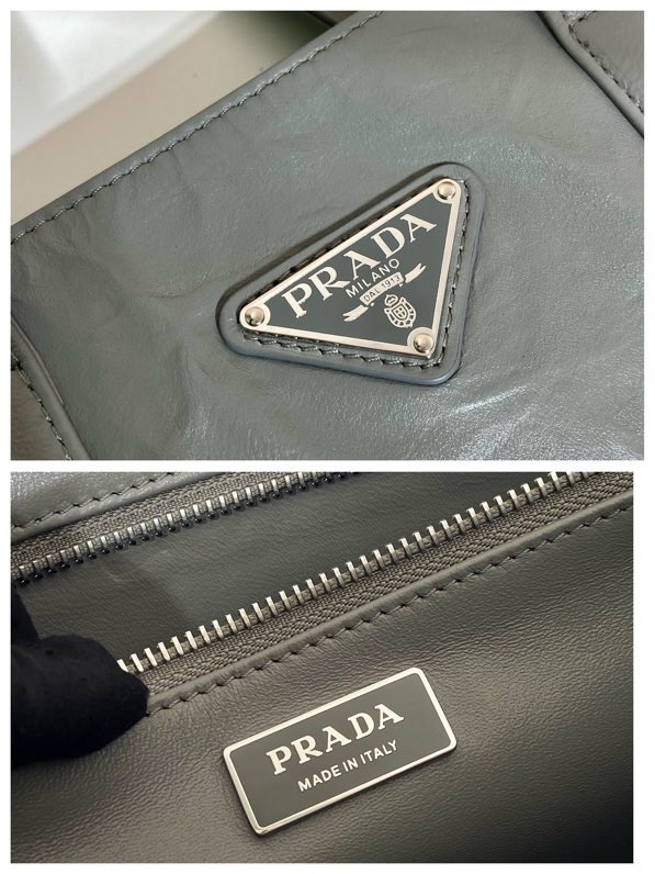 Pra*a tote bags